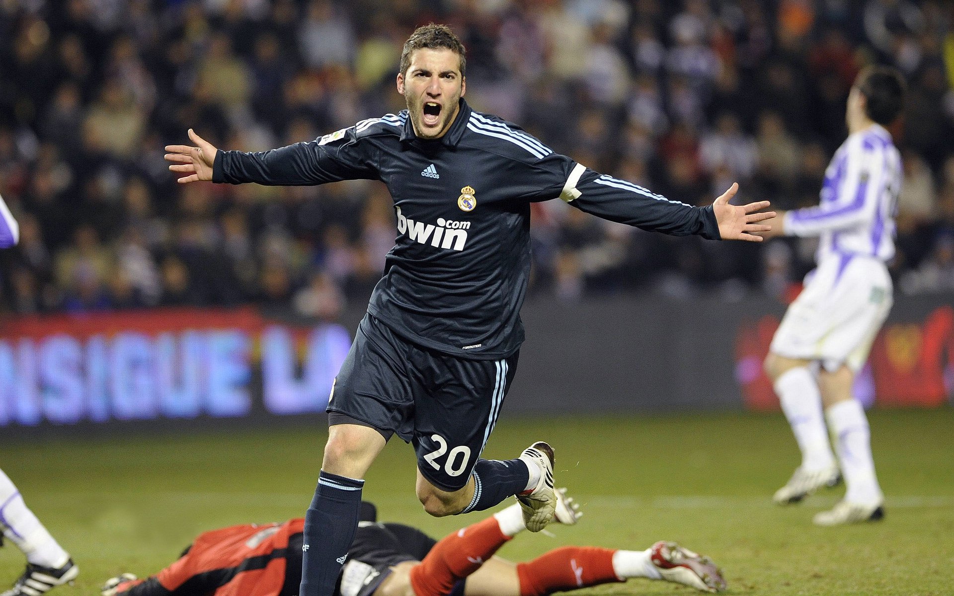 开云备用-弗朗索瓦·霍尔茨豪伊泽：南非队背后英雄，一手掌控攻防节奏，弗郎恩霍夫